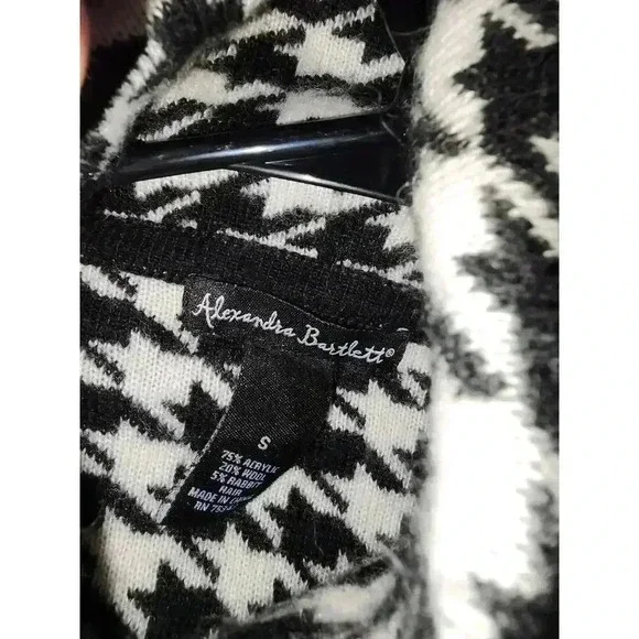 Alexandra Bartlett Top / Fur Collar Sweater / Size S - Picture 3 of 3